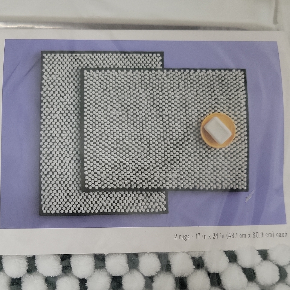 Room Essentials Chenille Bath Rug Set 2 Piece Green & White NWT